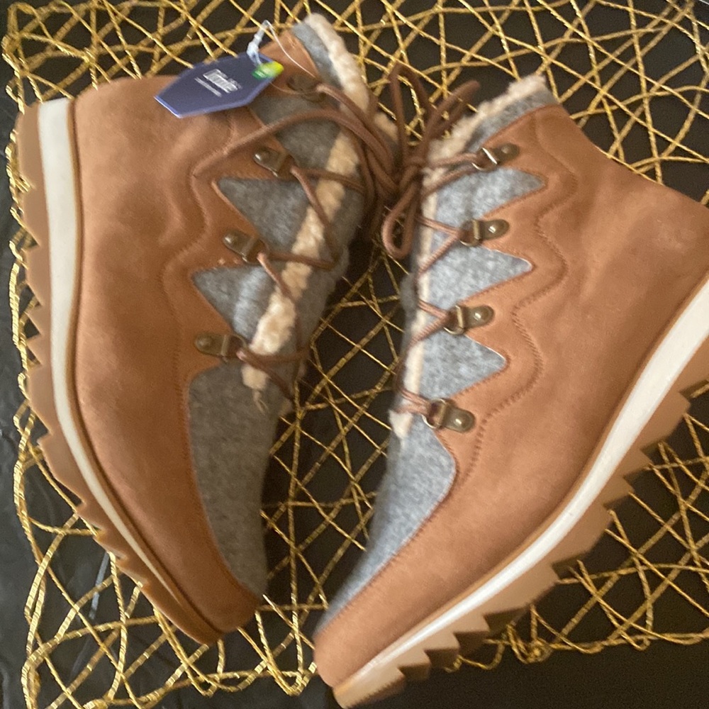 NWT Ortholite suede booties Cognac in color with a touch of gray women size 9.5M - Picture 2 of 9